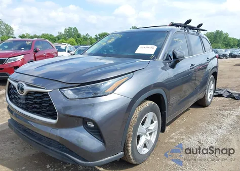 2023 Toyota Highlander Le z USA, uszkodzony, nr VIN 5TDKDRAH8PS019733